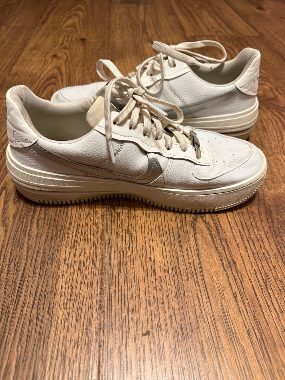 Size 9.5 Women’s Nike Air Force 1 White Casual Shoes Sneakers